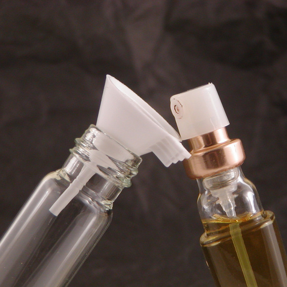 Honey Gold Sparkle purse mini sprayer with funnel - Picture 4 of 4